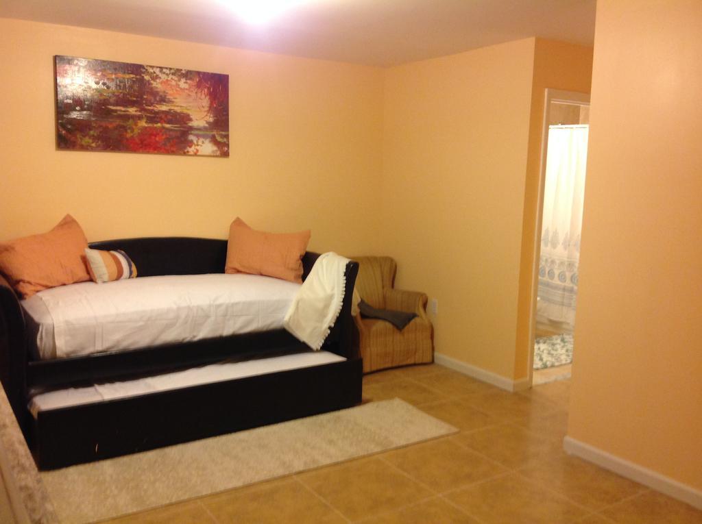 Mojoy Homesuites At Runyon 뉴어크 외부 사진
