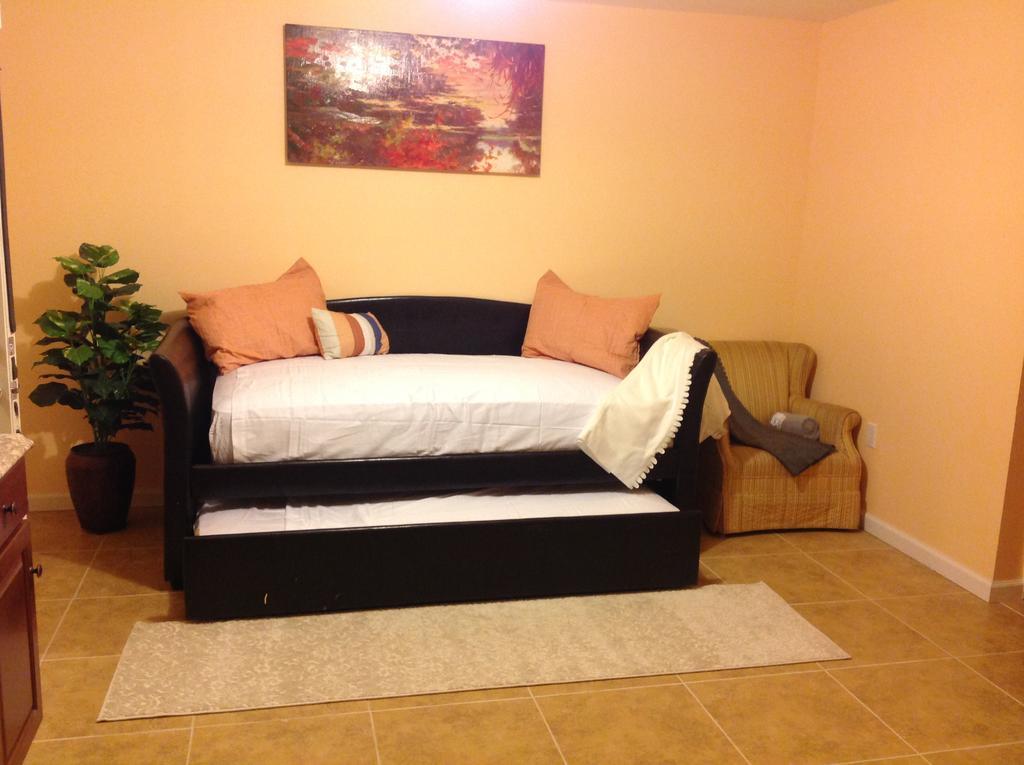 Mojoy Homesuites At Runyon 뉴어크 외부 사진