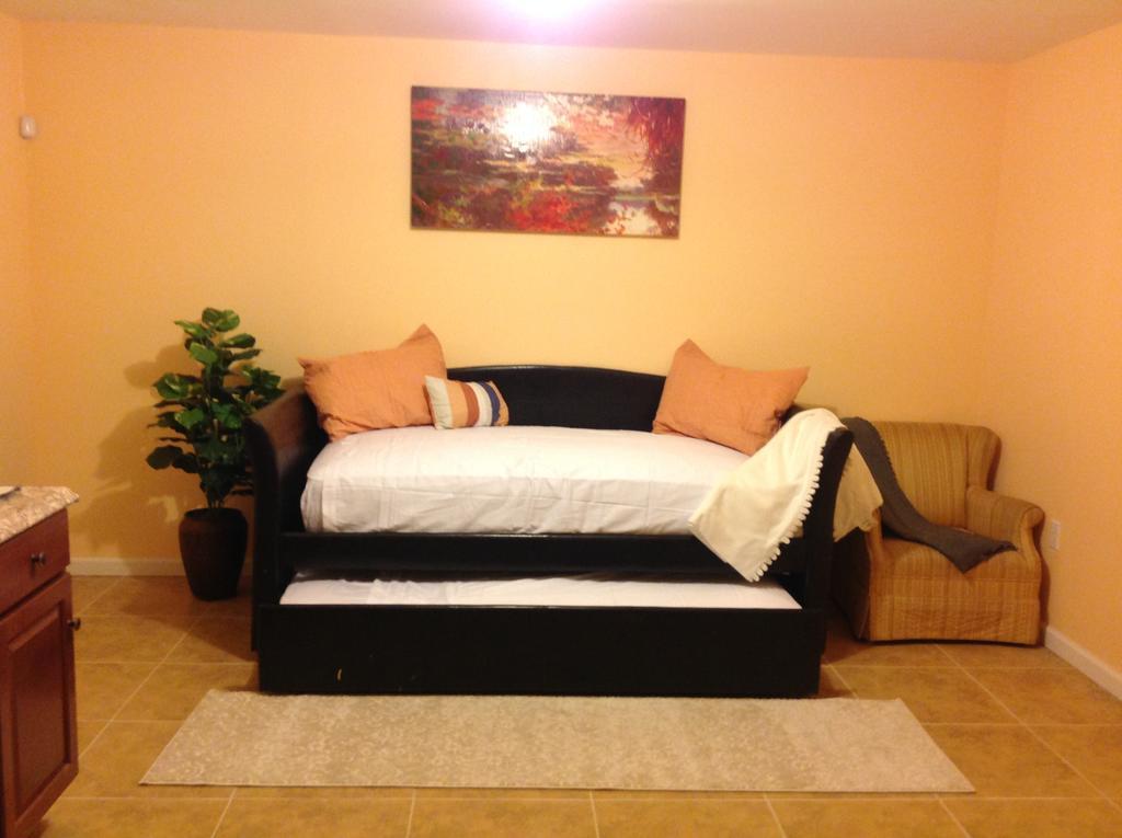 Mojoy Homesuites At Runyon 뉴어크 외부 사진
