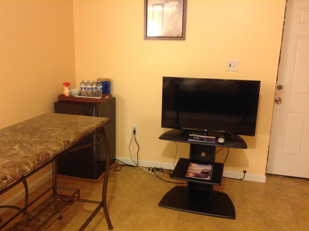 Mojoy Homesuites At Runyon 뉴어크 외부 사진